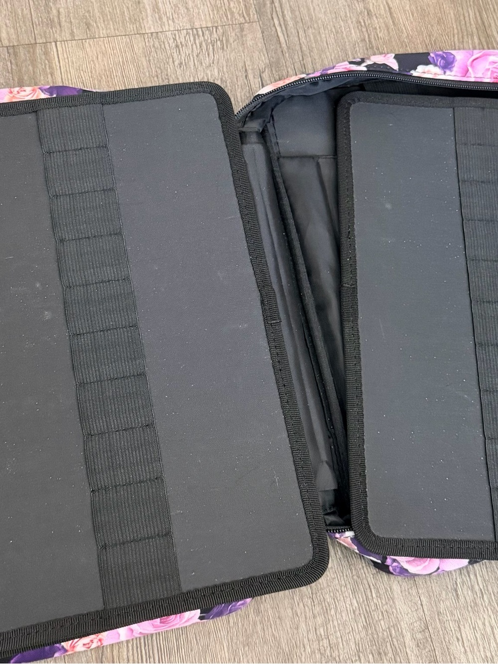 Huge art marker and pen lot with 200+ pieces plus a large 304 Slot Floral case - Picture 11 of 12